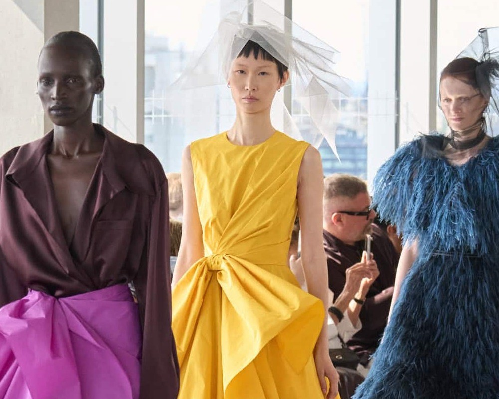 Color Blocking as a Language of Identity in Contemporary Fashion