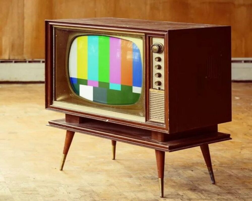 Radio and Television as Vintage Objects in Iran Technology, Power, and the Regulation of the Body