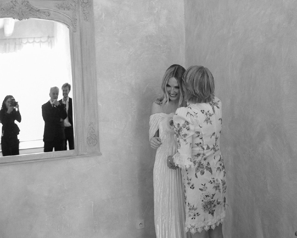 Dos Más En La Mesa